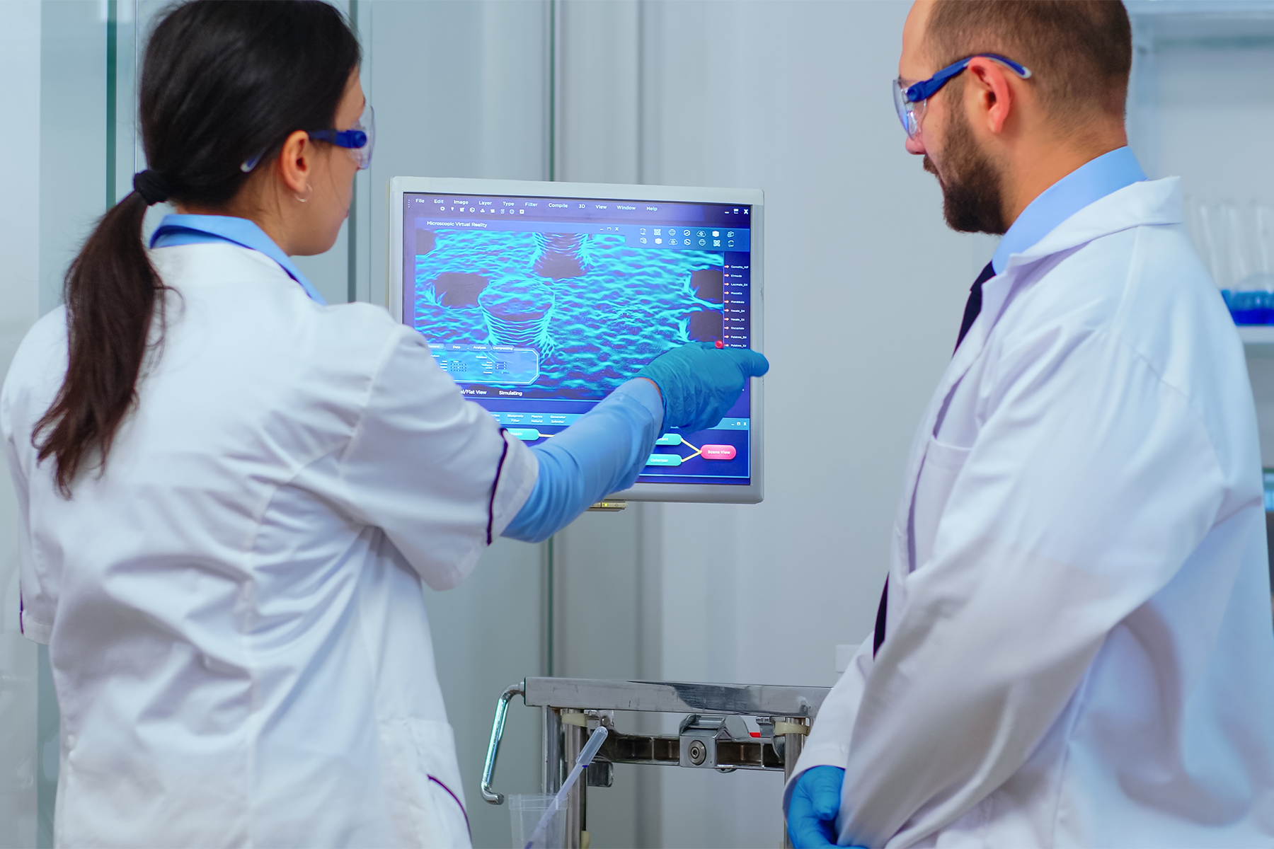 Explore cómo las predisposiciones genéticas contribuyen a enfermedades venosas como las várices y la trombosis venosa profunda, y comprende las implicaciones para el diagnóstico y el tratamiento.